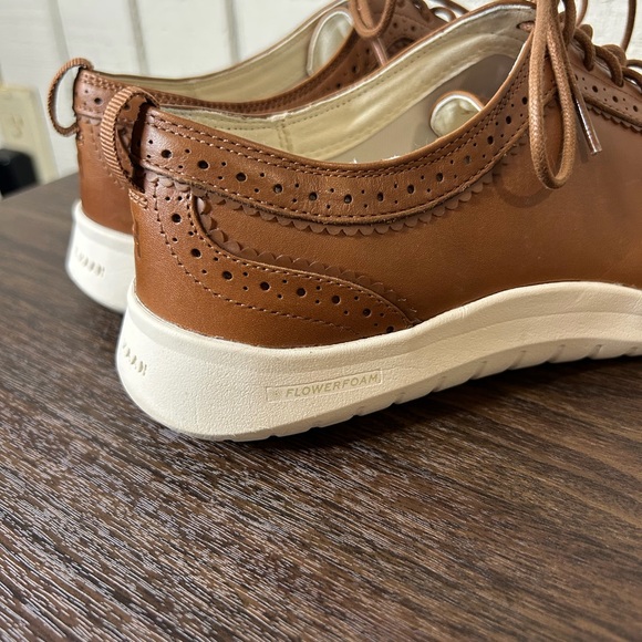 Cole Haan Zerogrand Meritt Wing Tip Oxfords, size 8. - Picture 4 of 10